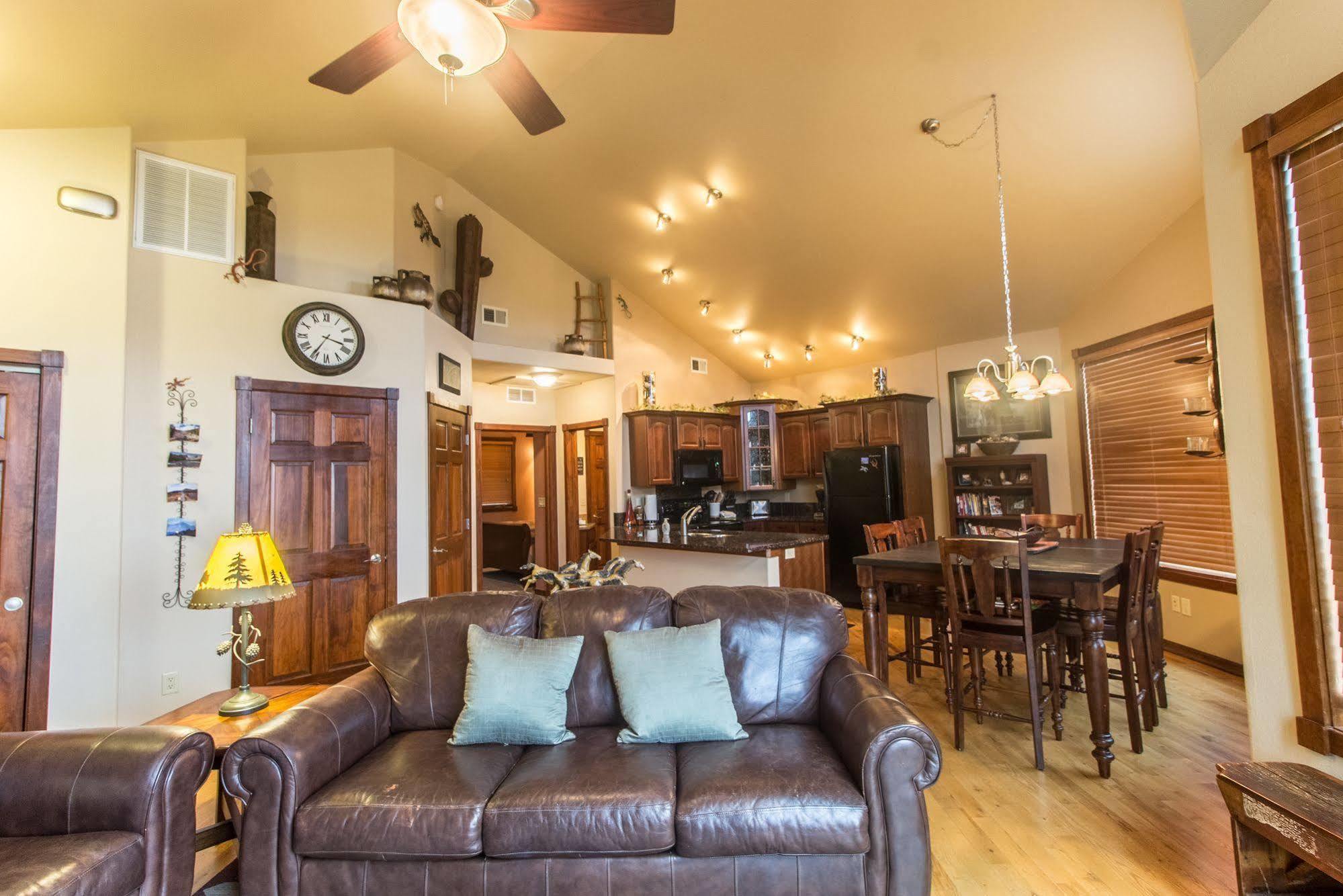 Marys Lake Lodge Mountain Resort And Condos เอสเทสพาร์ค ภายนอก รูปภาพ